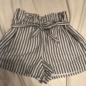 BCBG TIE SHORT